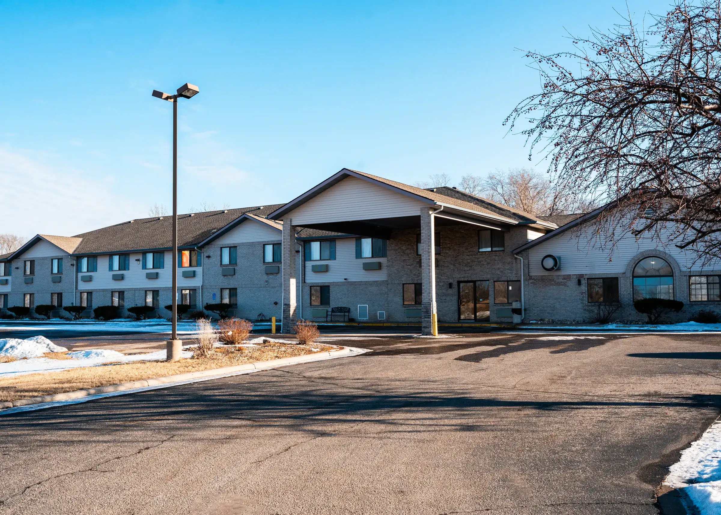 The guest wing and free self parking seen from the lot