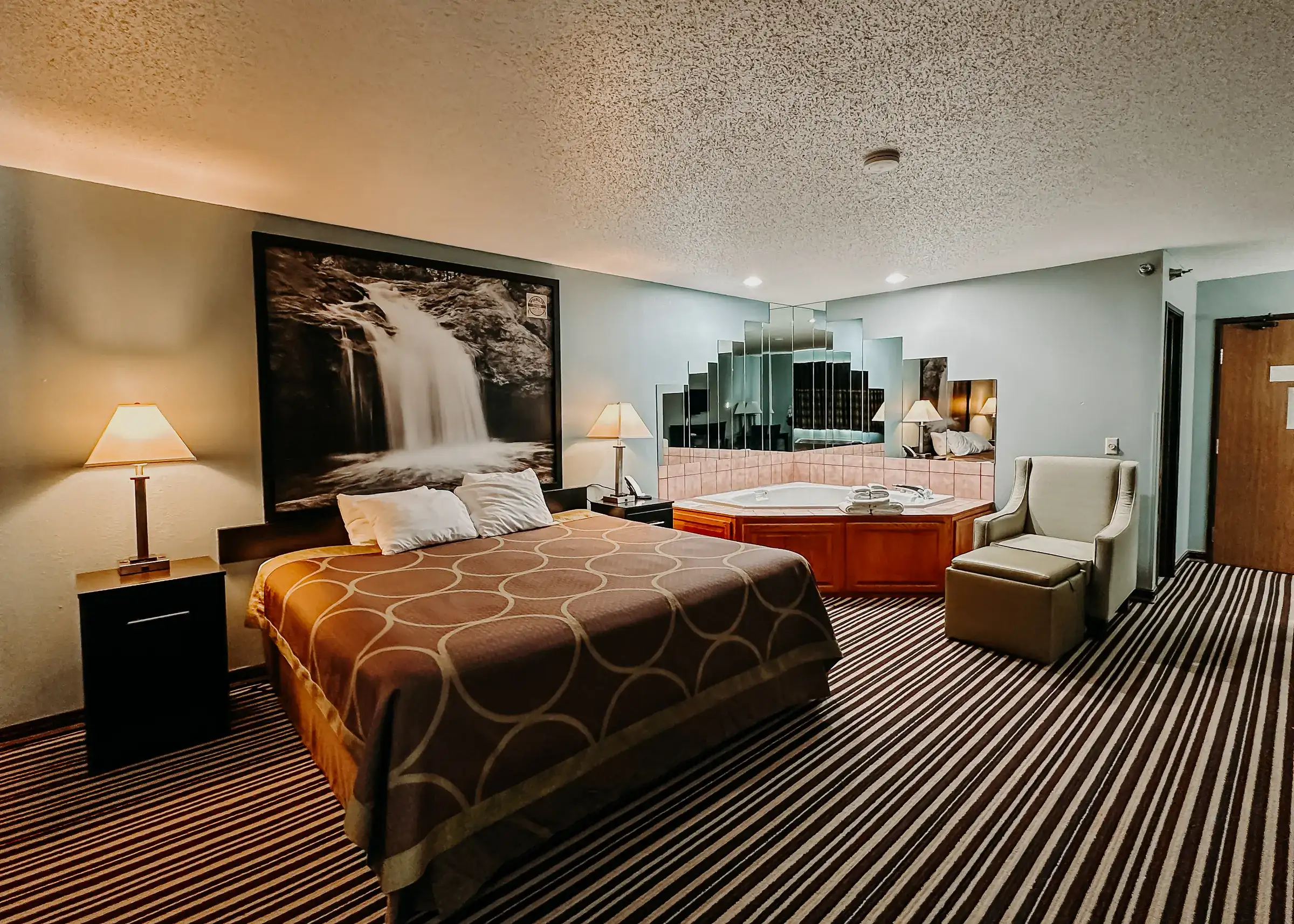Executive room with a king bed and a private jetted tub