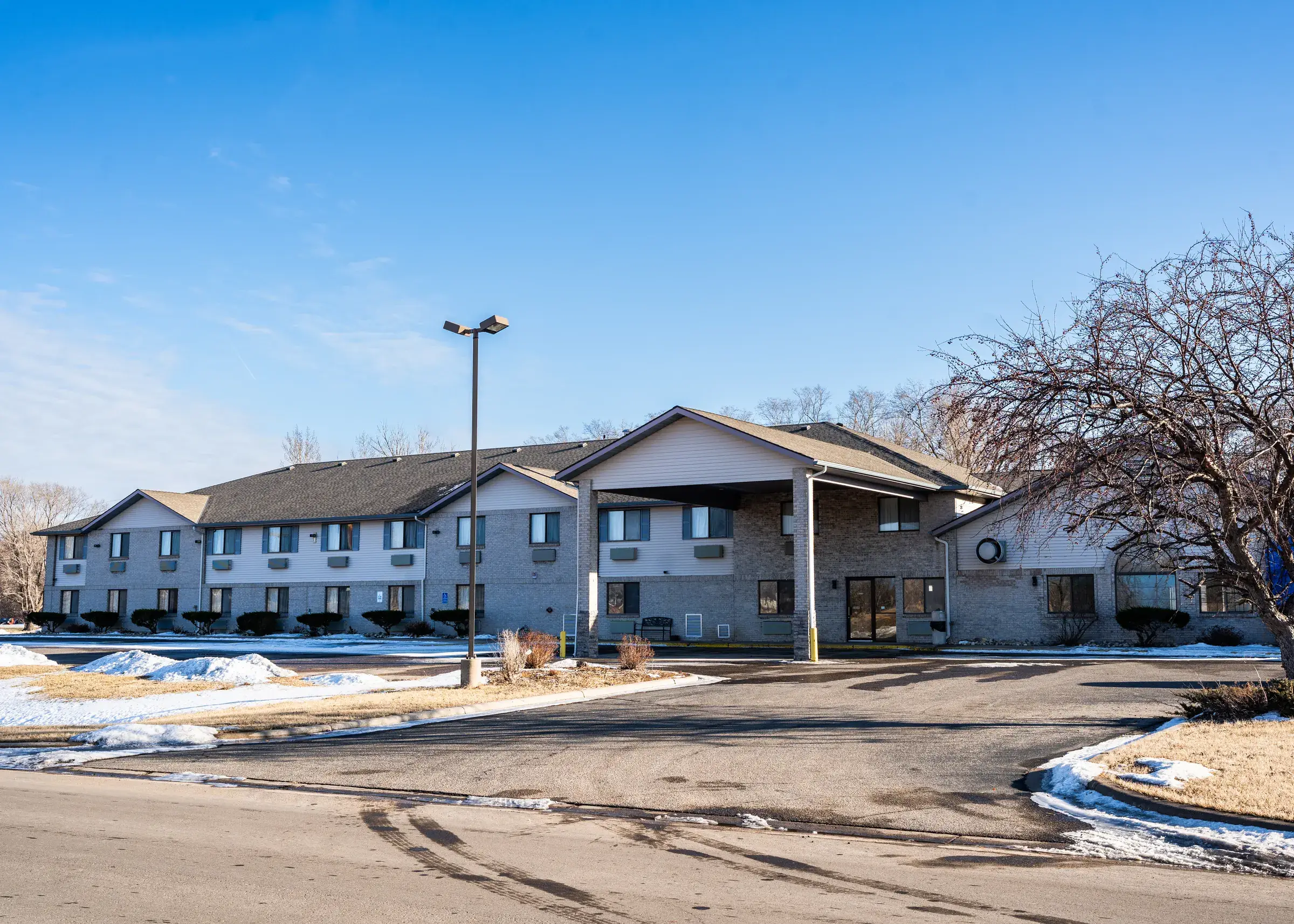 The covered front entrance of Wrangler Hotel on a clear winter morning